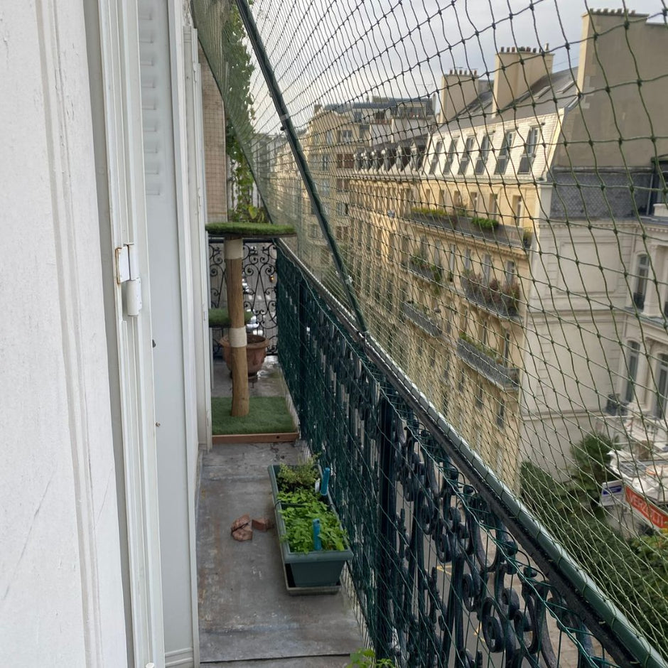 Comment poser un filet anti-pigeons sur un balcon ?