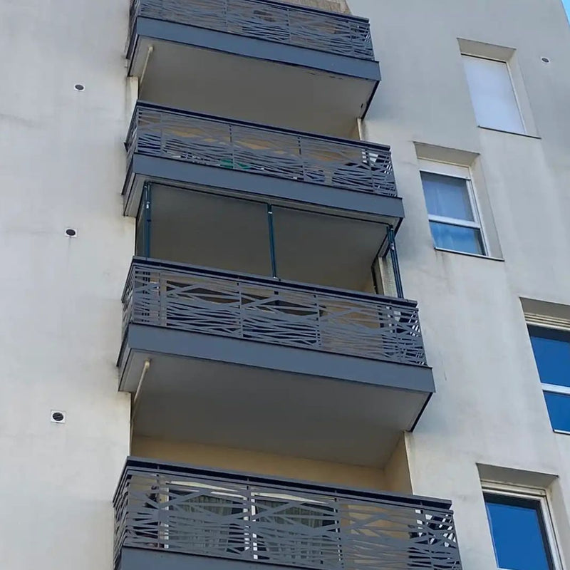 Vue extérieur d'un Filet anti oiseau installé par BirdKit
